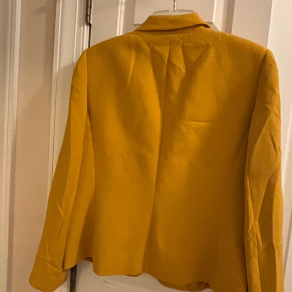 Beautiful Gold Tahari Blazer Size 12 - Picture 6 of 6
